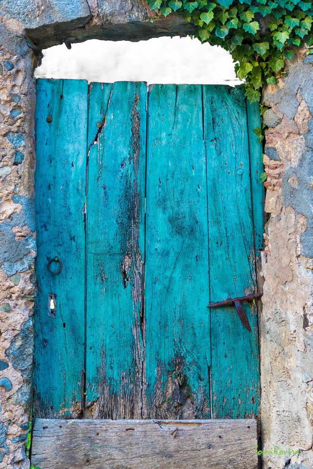 RUSTIC DOOR IN BLUE 20230415190059PUB